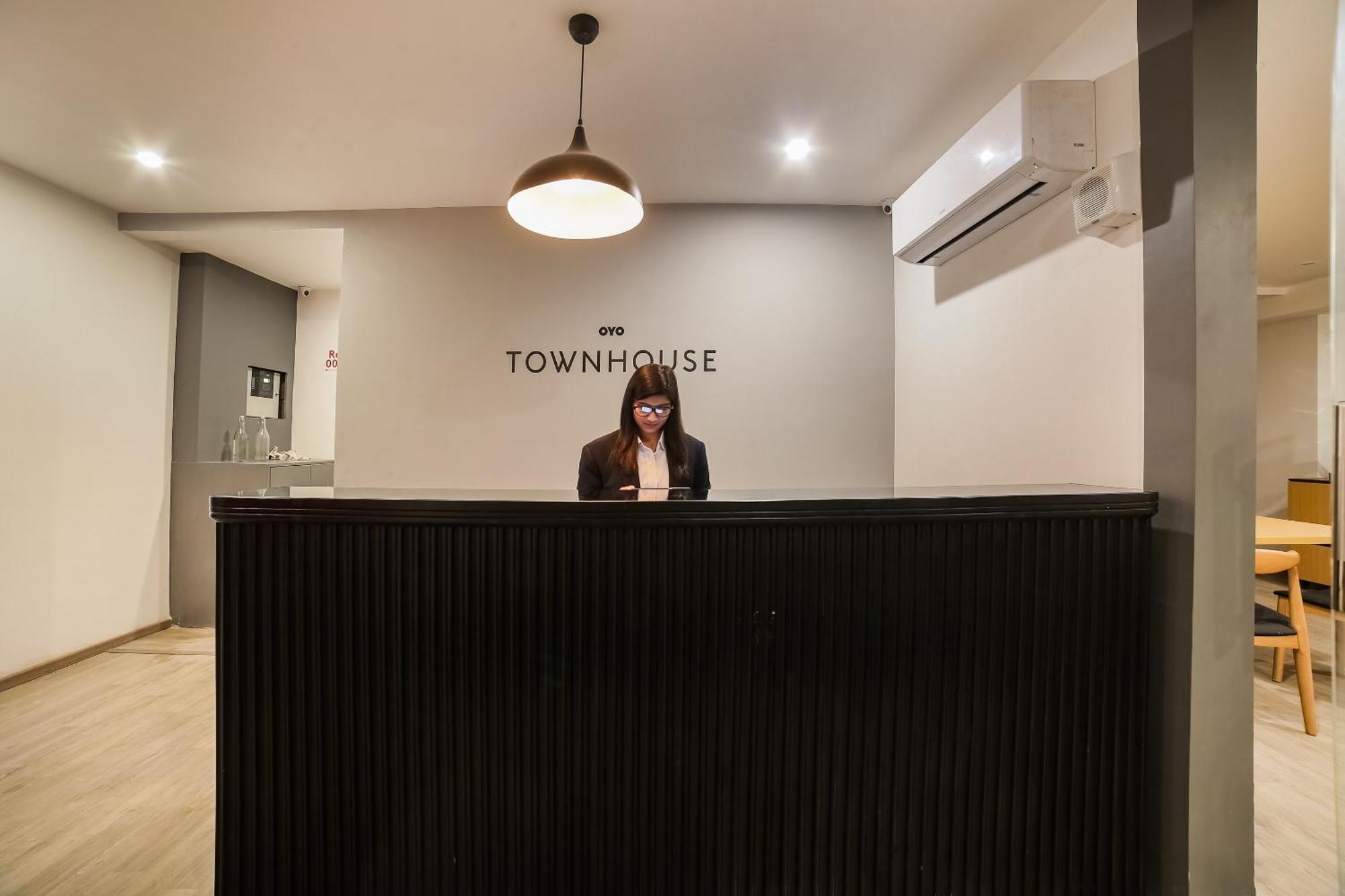 Super Townhouse Near Appu Ghar Hotel Gurgaon Exterior photo